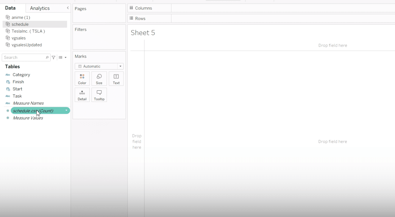 Using the Show Me tab in Tableau to select Gantt chart.