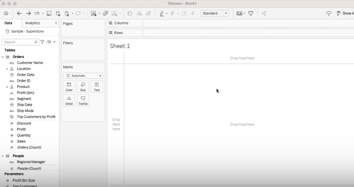 Dragging Sales and Profit fields for scatter plot analysis.